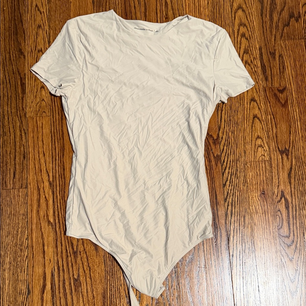 Abercrombie & Fitch Cream Short Sleeve Tee